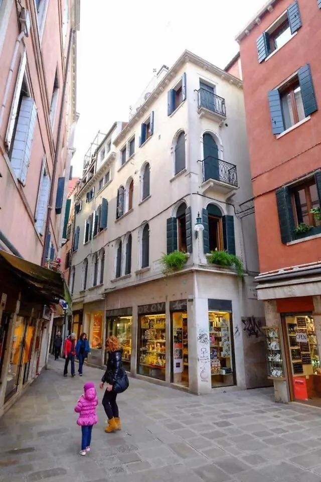 Campanile Alla Canonica Design House Venedig